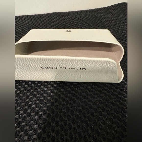 Michael Kors White Eyeglass Case - Picture 5 of 7